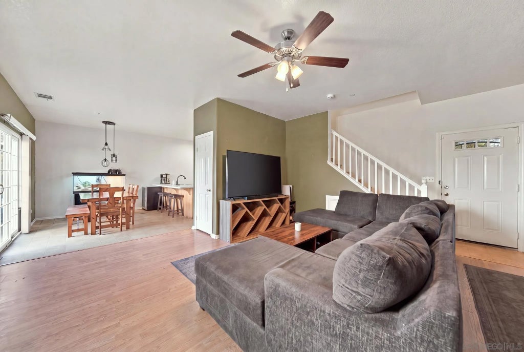 Photo of 453 Calle Elegante, Vista, CA 92083 (MLS # 260021890)