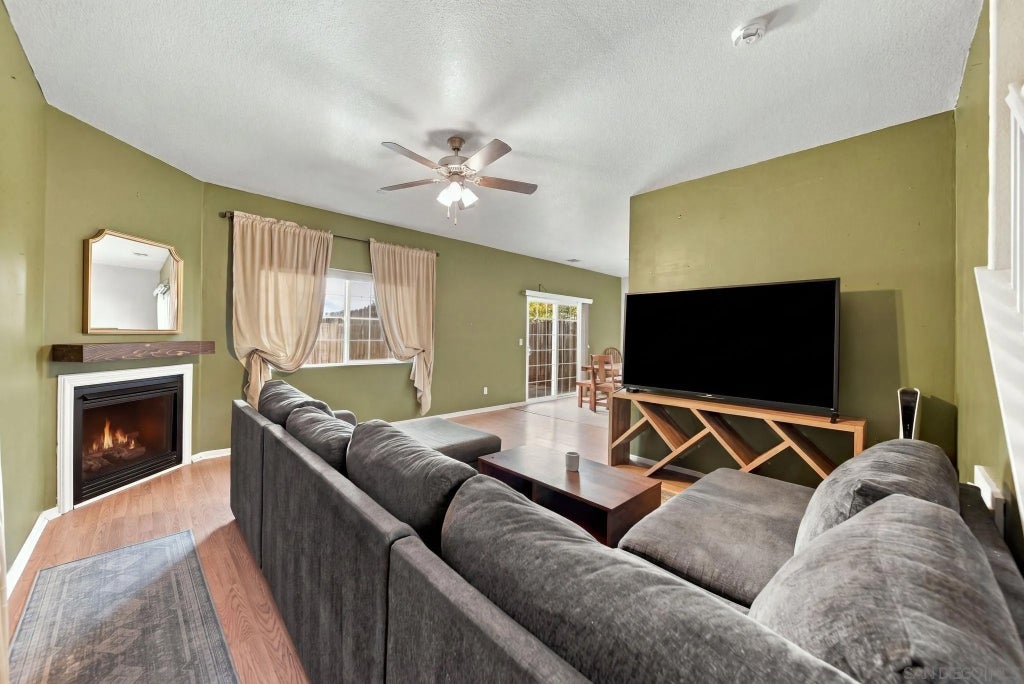Photo of 453 Calle Elegante, Vista, CA 92083 (MLS # 260021890)