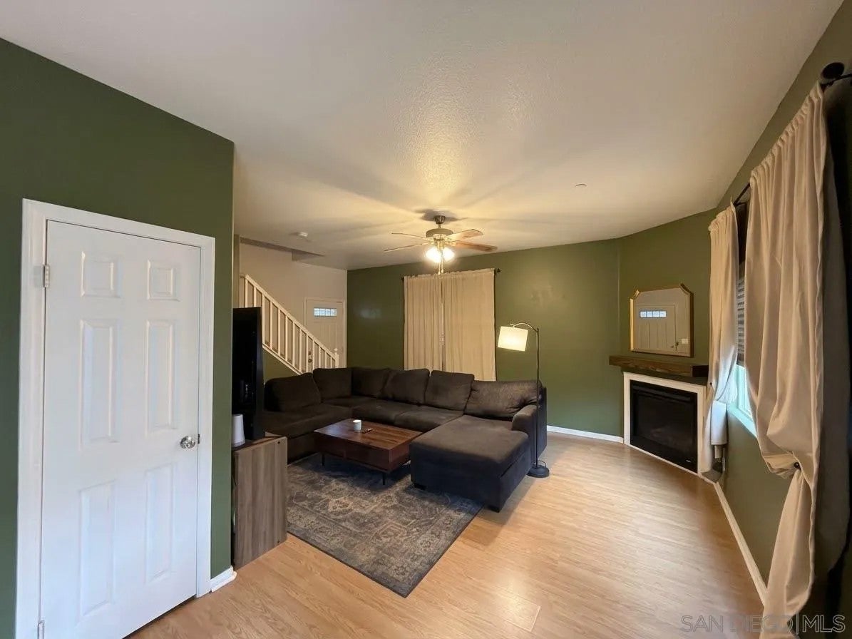 453 Calle Elegante