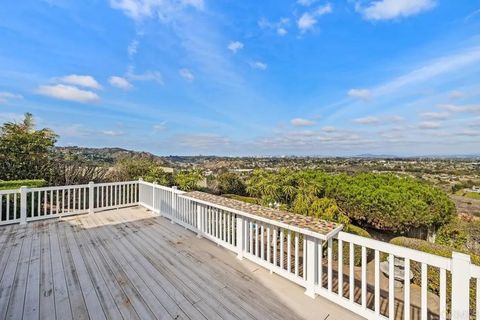 Tiny photo for 5165 Pacifica Drive, San Diego, CA 92109 (MLS # NDP2510643)