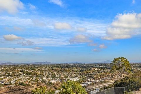 Tiny photo for 5165 Pacifica Drive, San Diego, CA 92109 (MLS # NDP2510643)