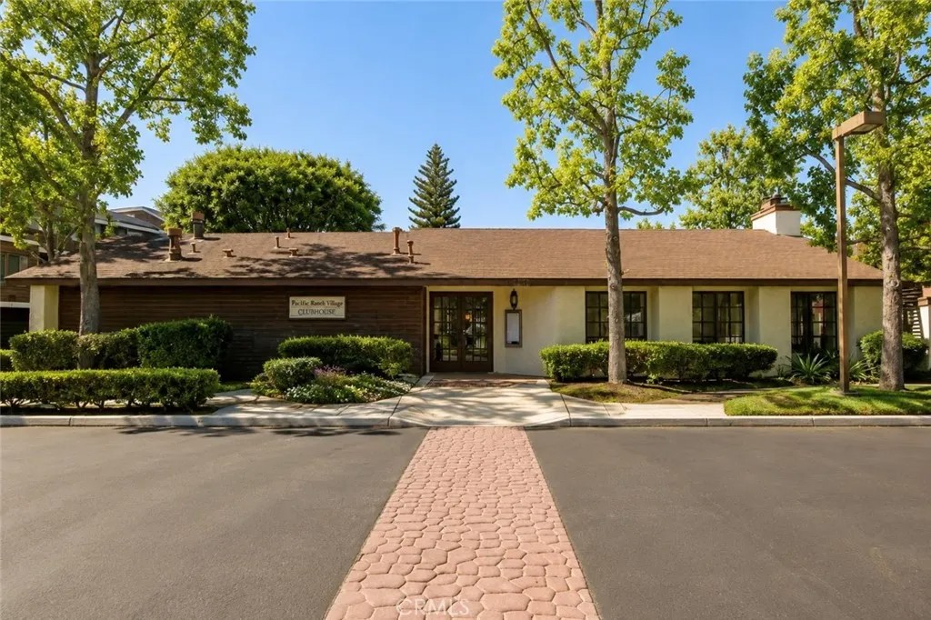 13110 Creek View 202