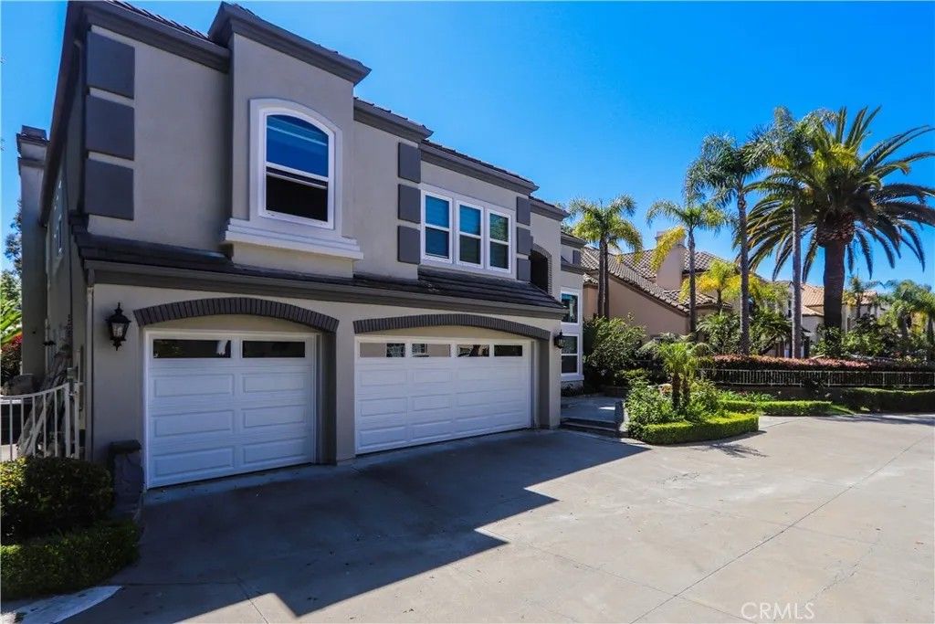 Photo of 26962 Willow Tree Lane, Laguna Hills, CA 92653 (MLS # SR26005421)