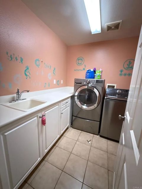 Tiny photo for 175 Double Eagle Gln, Escondido, CA 92026 (MLS # PTP2508150)