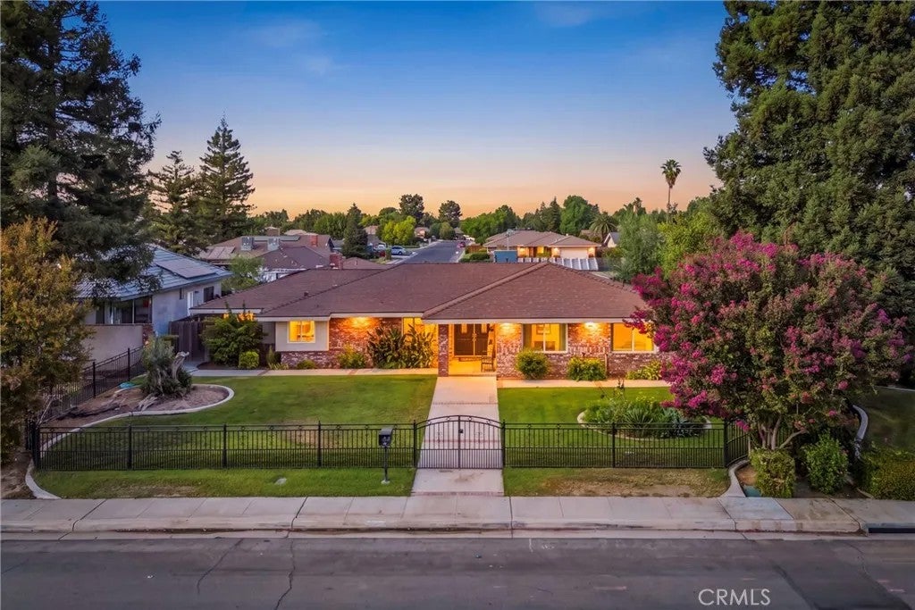 7412 Olive Drive