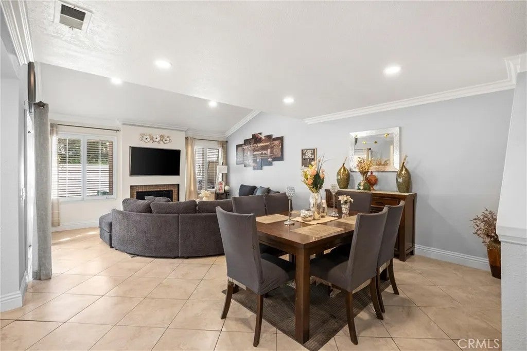 1183 Mountain Gate