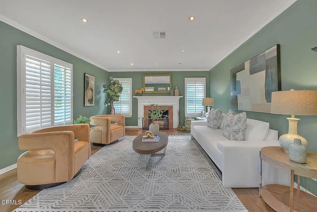 Photo of 2569 Allen Avenue, Altadena, CA 91001 (MLS # P1-25599)