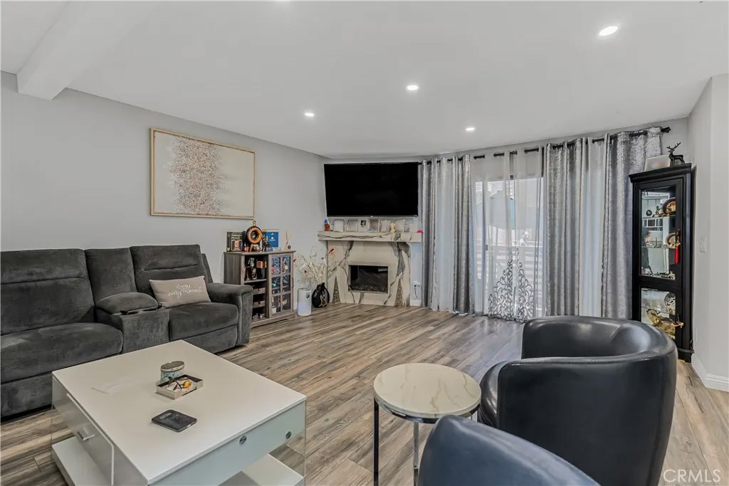 10009 Topanga Canyon Boulevard 5