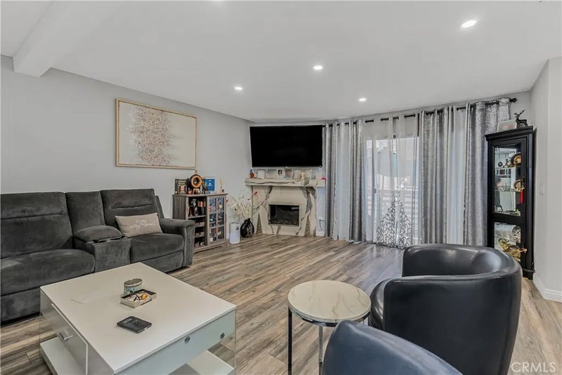 10009 Topanga Canyon Boulevard 5