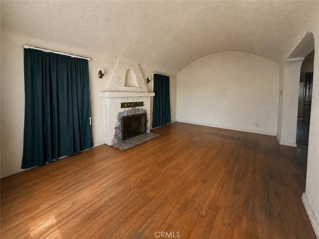 2211 W 79th Street