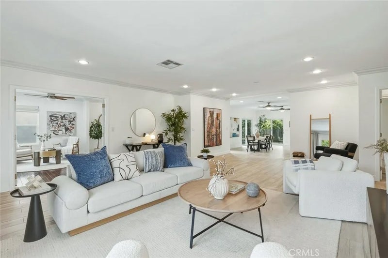 218 E Haven