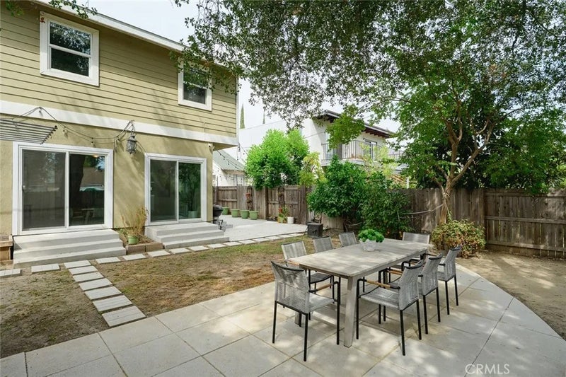 218 E Haven