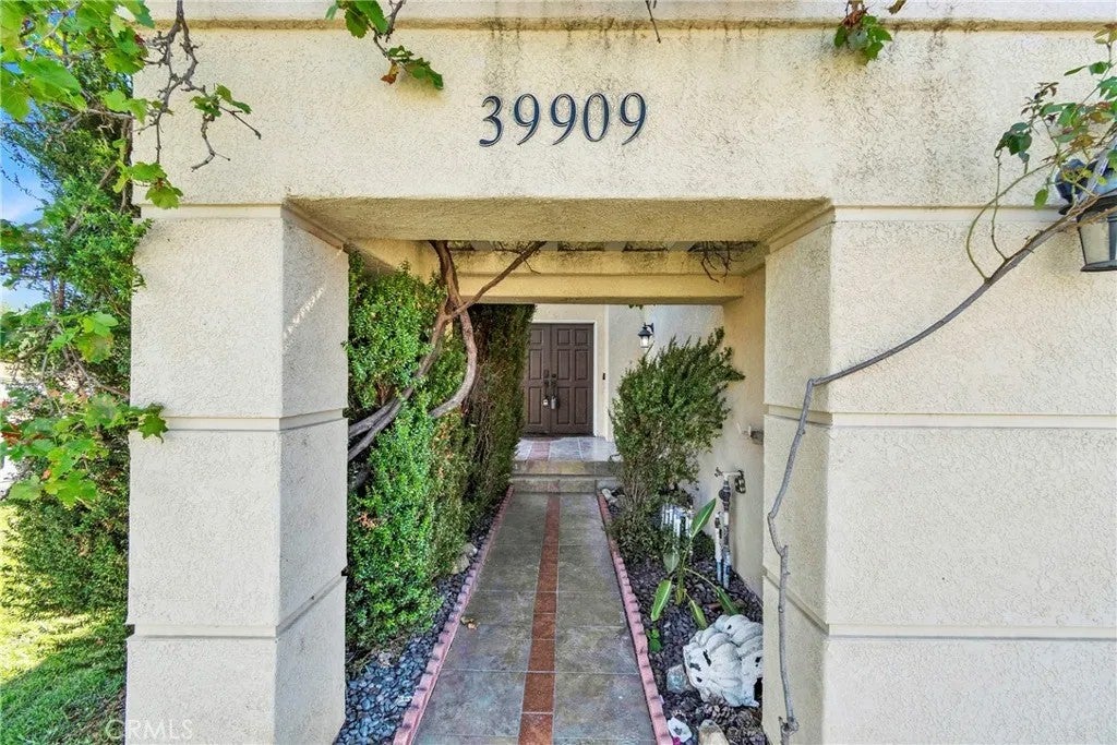 39909 Via Castana