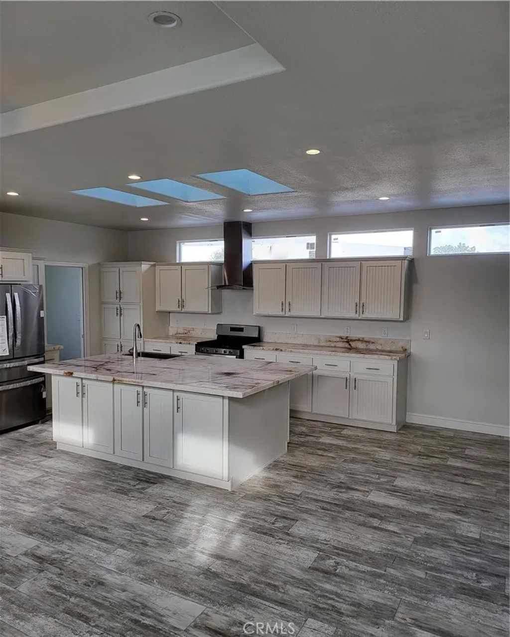 Photo of 21500 Lassen St #122, Chatsworth, CA 91311 (MLS # SR26055902)