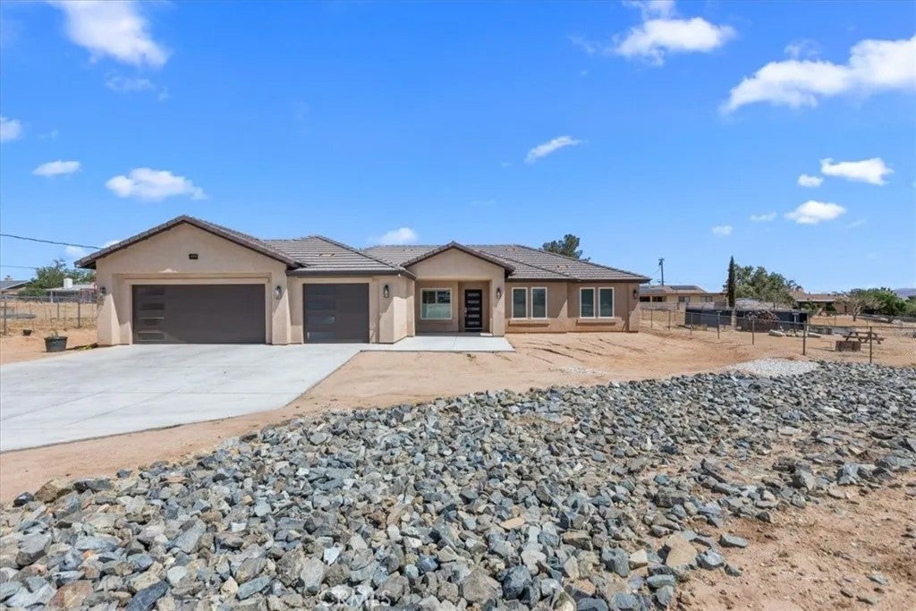 Photo of 18332 Catalpa ST, Hesperia, CA 92345 (MLS # OC26098679)