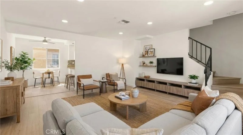 8615 Beverly 6