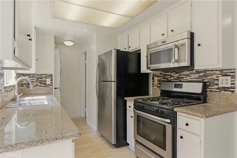 8615 Beverly 6