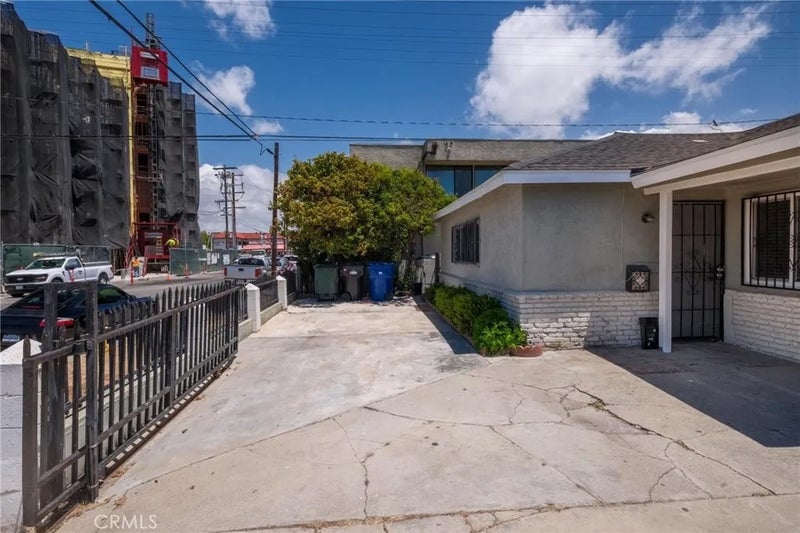 3128 W 147th
