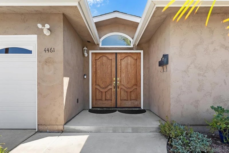 4461 Pavlov Ave