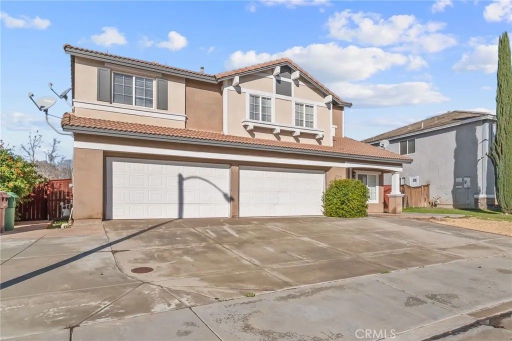 Photo of 27297 Sierra Madre Drive, Murrieta, CA 92563 (MLS # SW25275837)