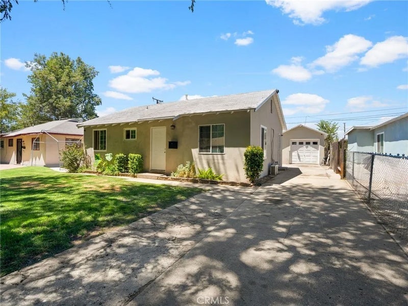 2404 Roxbury Dr