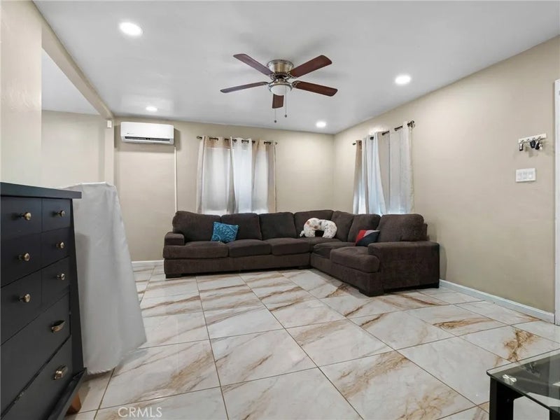 2404 Roxbury Dr