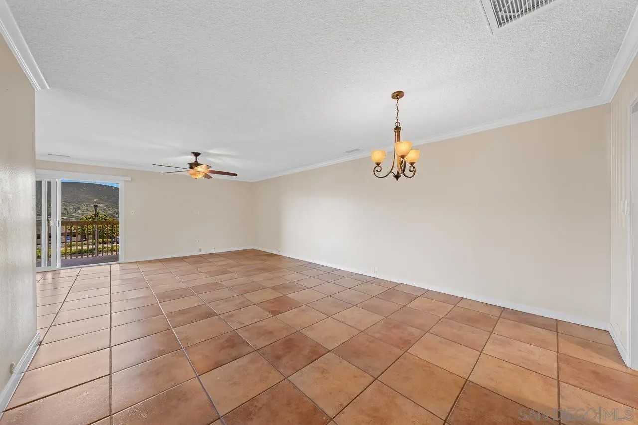 1044 La Ventana