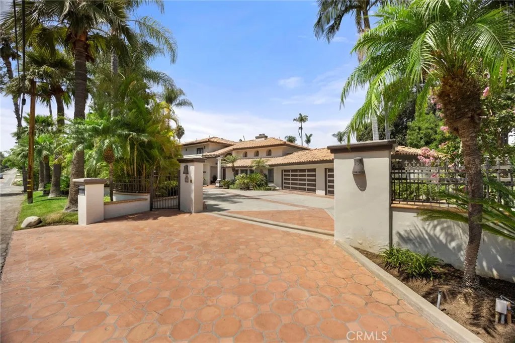 417 W Las Palmas Drive
