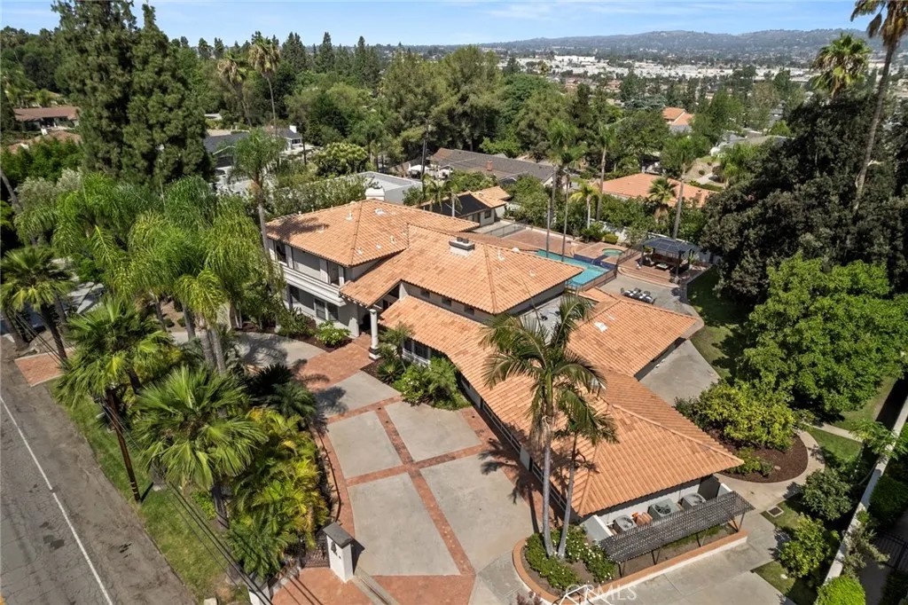 417 W Las Palmas Drive