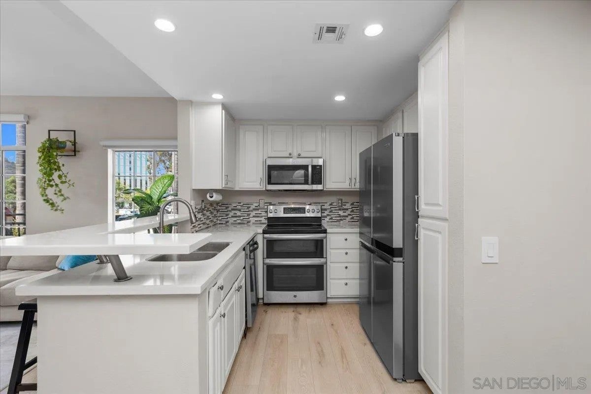 2150 Camino de la Reina 4204