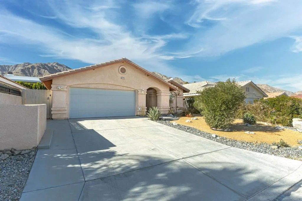 Photo of 54725 Avenida Rubio, La Quinta, CA 92253 (MLS # NDP2511634)