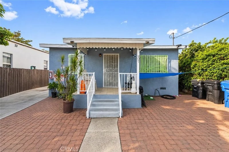 907 E 109th