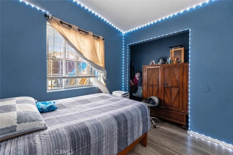 907 E 109th