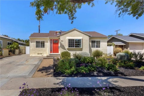 Property photo of 17621 Collins Street, Encino, CA 91316