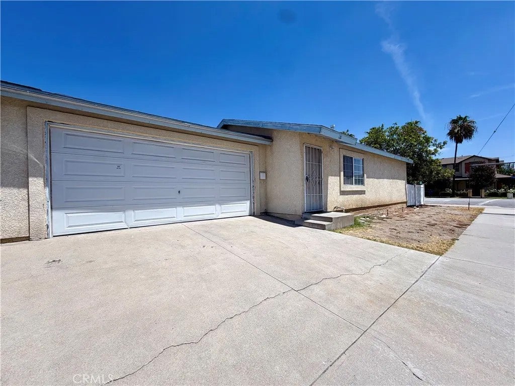 Photo of 181 E 9th Street, Azusa, CA 91702 (MLS # WS26163912)