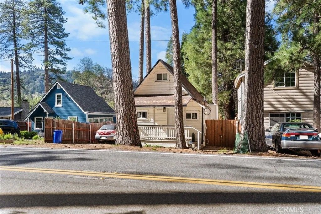 Photo of 22904 Waters Dr, Crestline, CA 92325 (MLS # HD26079068)