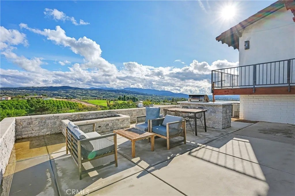 Photo of 38225 Camino Sierra RD, Temecula, CA 92592 (MLS # OC26202631)