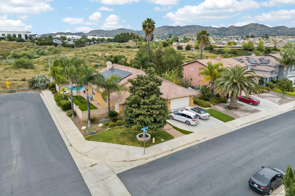 Photo of 41245 Breckin Ct, Murrieta, CA 92562 (MLS # 260007724)