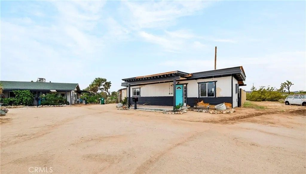 Photo of 57661 Aberdeen Dr, Yucca Valley, CA 92284 (MLS # CV26070233)