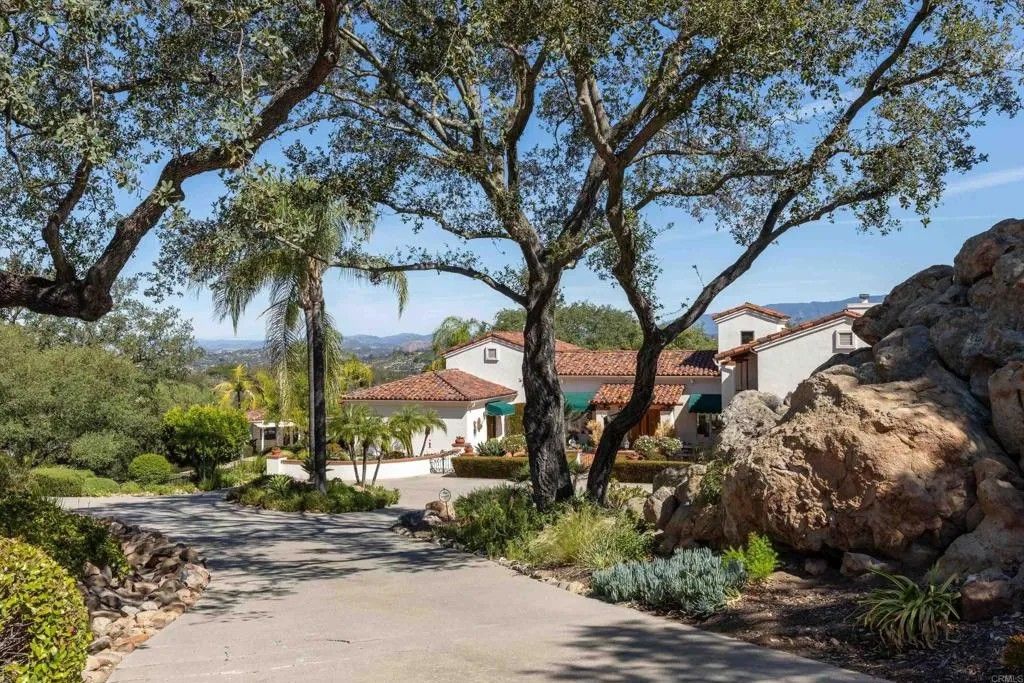 Photo of 14128 Ridge Canyon Road, Valley Center, CA 92082 (MLS # NDP2603059)