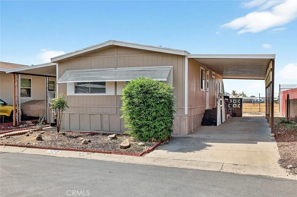Photo of 1001 Sylmar Ave #128, Clovis, CA 93612 (MLS # FR26023202)