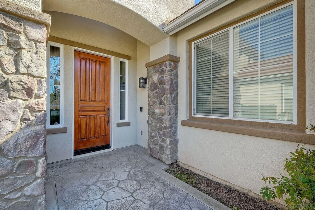 Photo of 993 Hawthorne Creek Dr, Chula Vista, CA 91914 (MLS # 260004345)