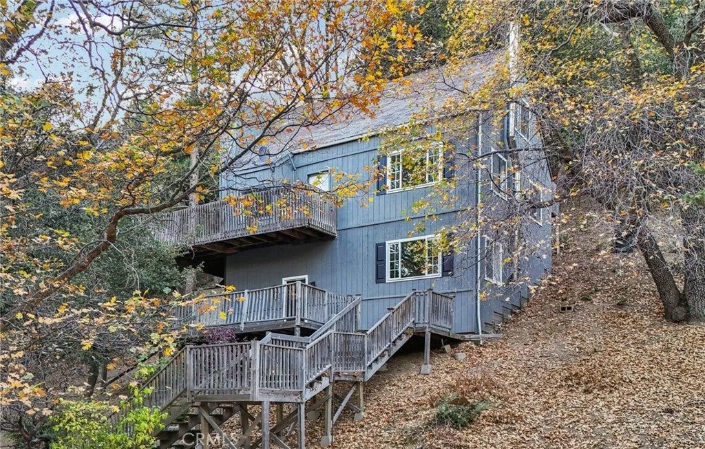 5866 Robin Oak Drive