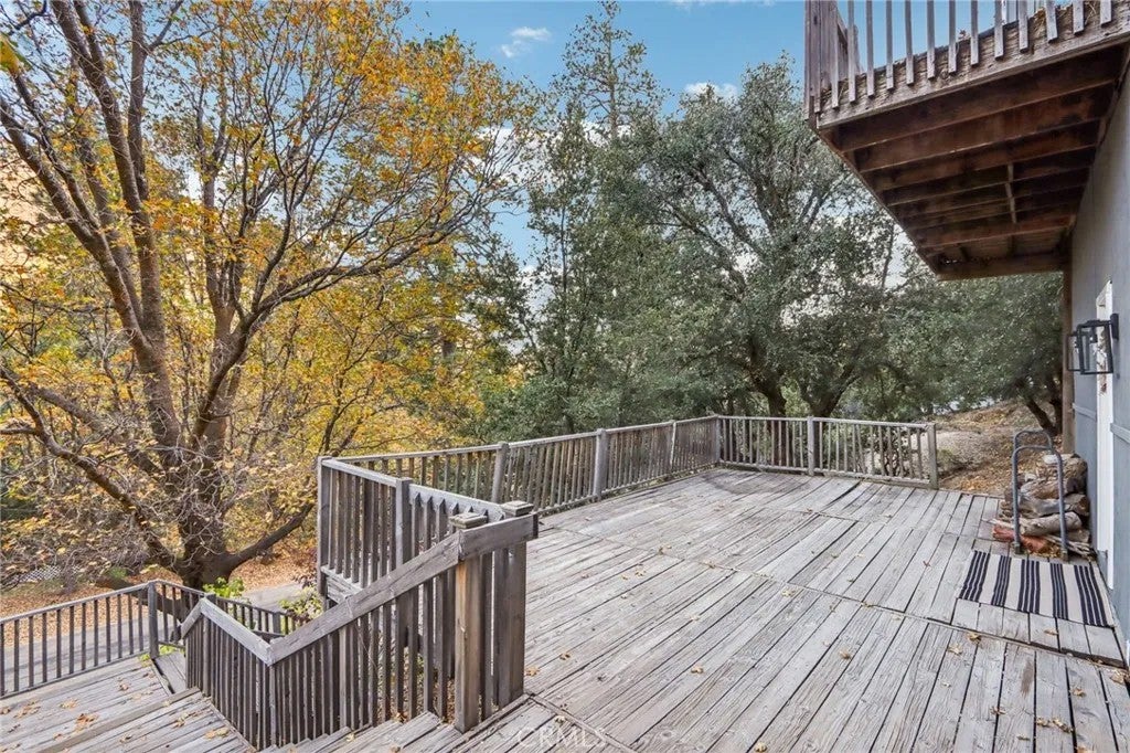 5866 Robin Oak Drive