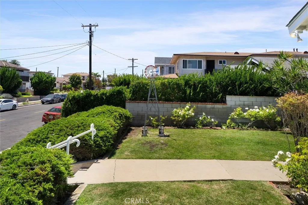834 W 24th