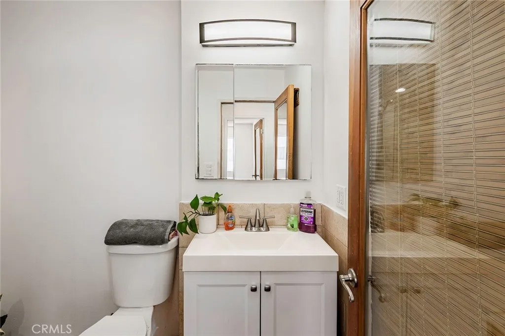 3565 Linden 208