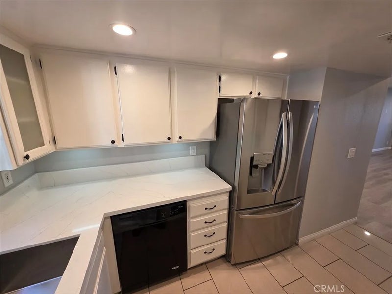 6545 Reseda