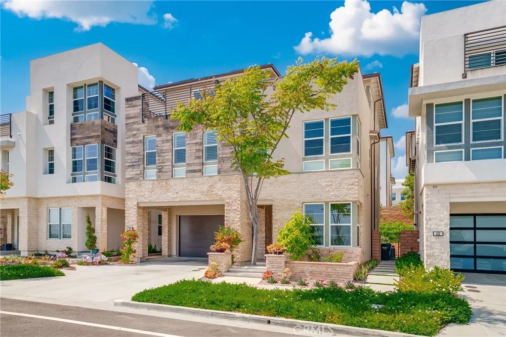 438 Sycamore Dr.