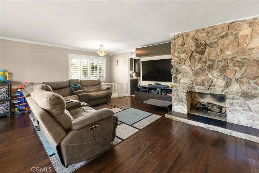2324 Dana Ct
