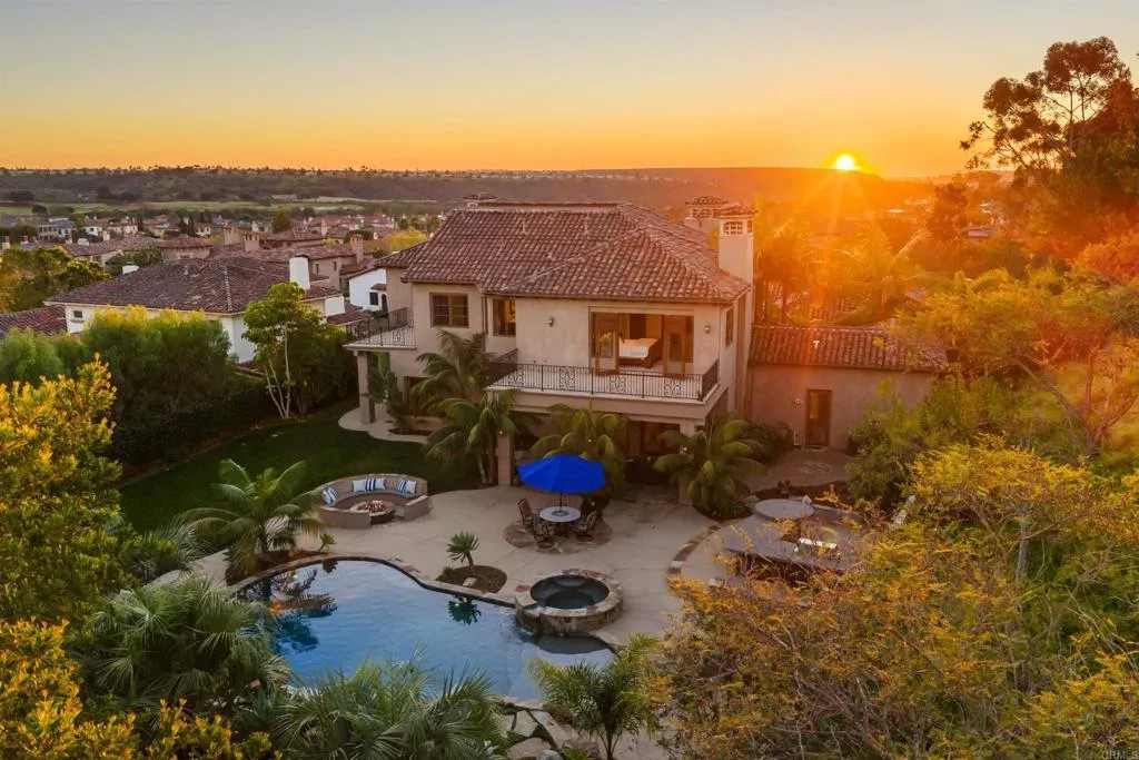 5560 Meadows Del Mar